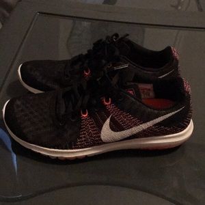 Women’s Nike Flex Tennis Shoes Size 7!
